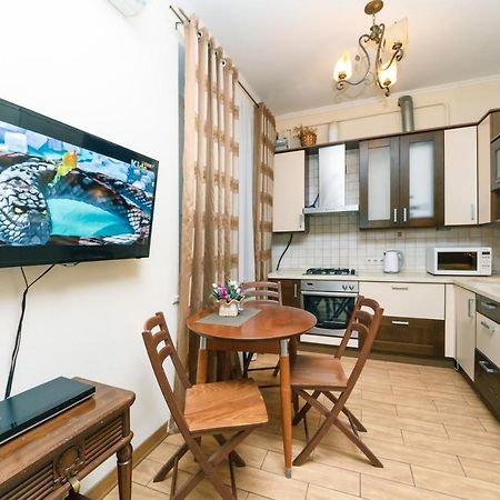 Квартира в тихом месте шумного мегаполиса Киев Экстерьер фото